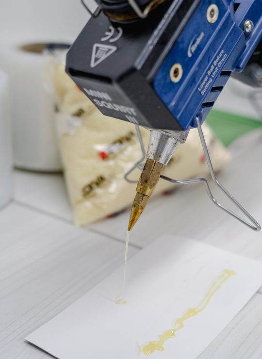 Hotmelt aplicado caja 2